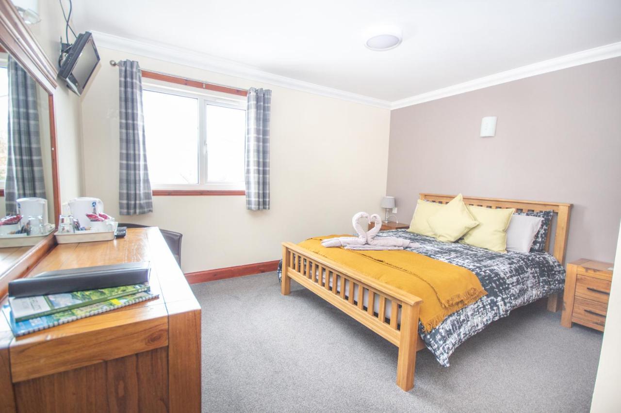 Horse And Hound Country Inn Bonchester Bridge Экстерьер фото