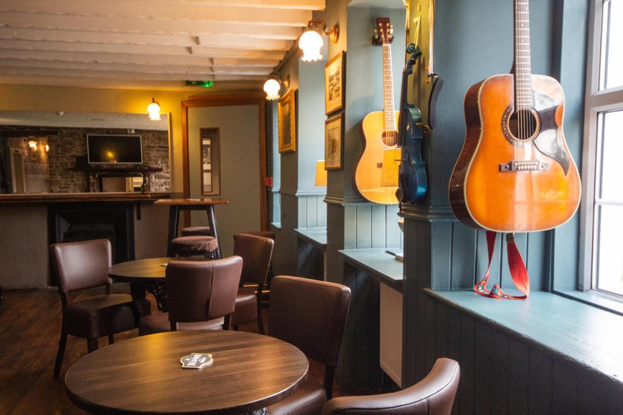 Horse And Hound Country Inn Bonchester Bridge Экстерьер фото