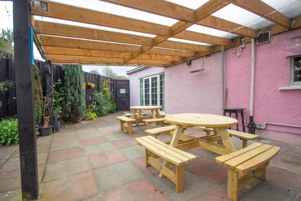 Horse And Hound Country Inn Bonchester Bridge Экстерьер фото